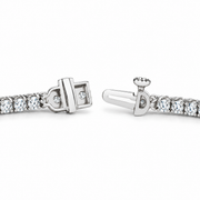 Clasp detail of 2 carat natural diamond tennis bracelet