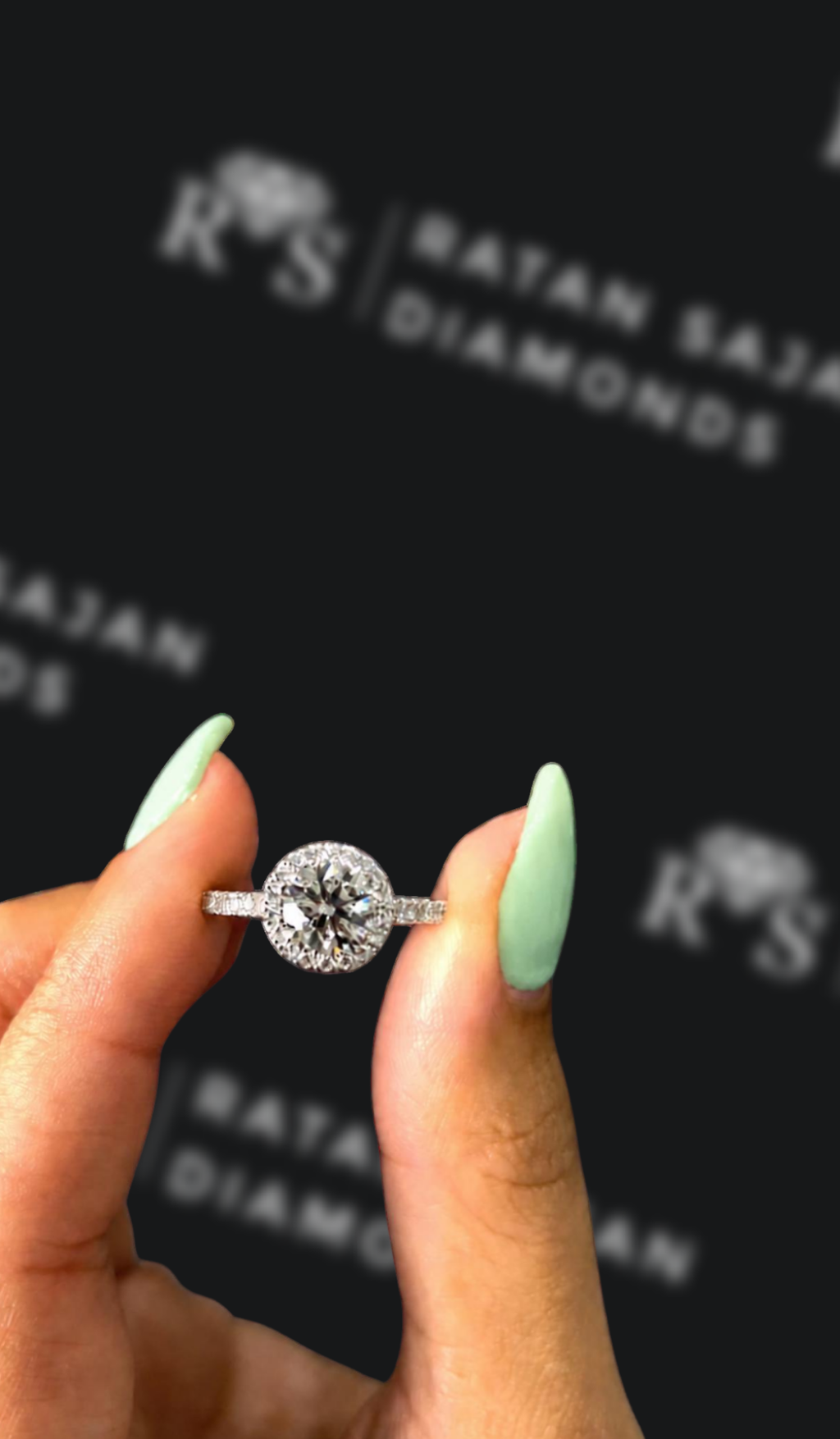 1 carat round brilliant natural diamond engagement ring by Ratan Sajan Diamonds Dubai