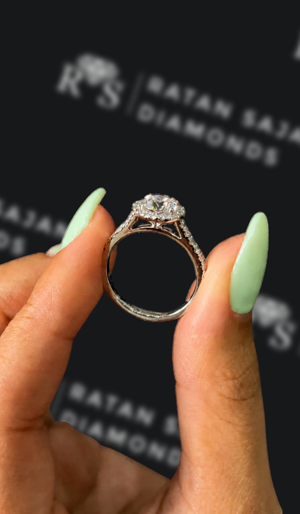 1 carat round brilliant natural diamond engagement ring by Ratan Sajan Diamonds Dubai