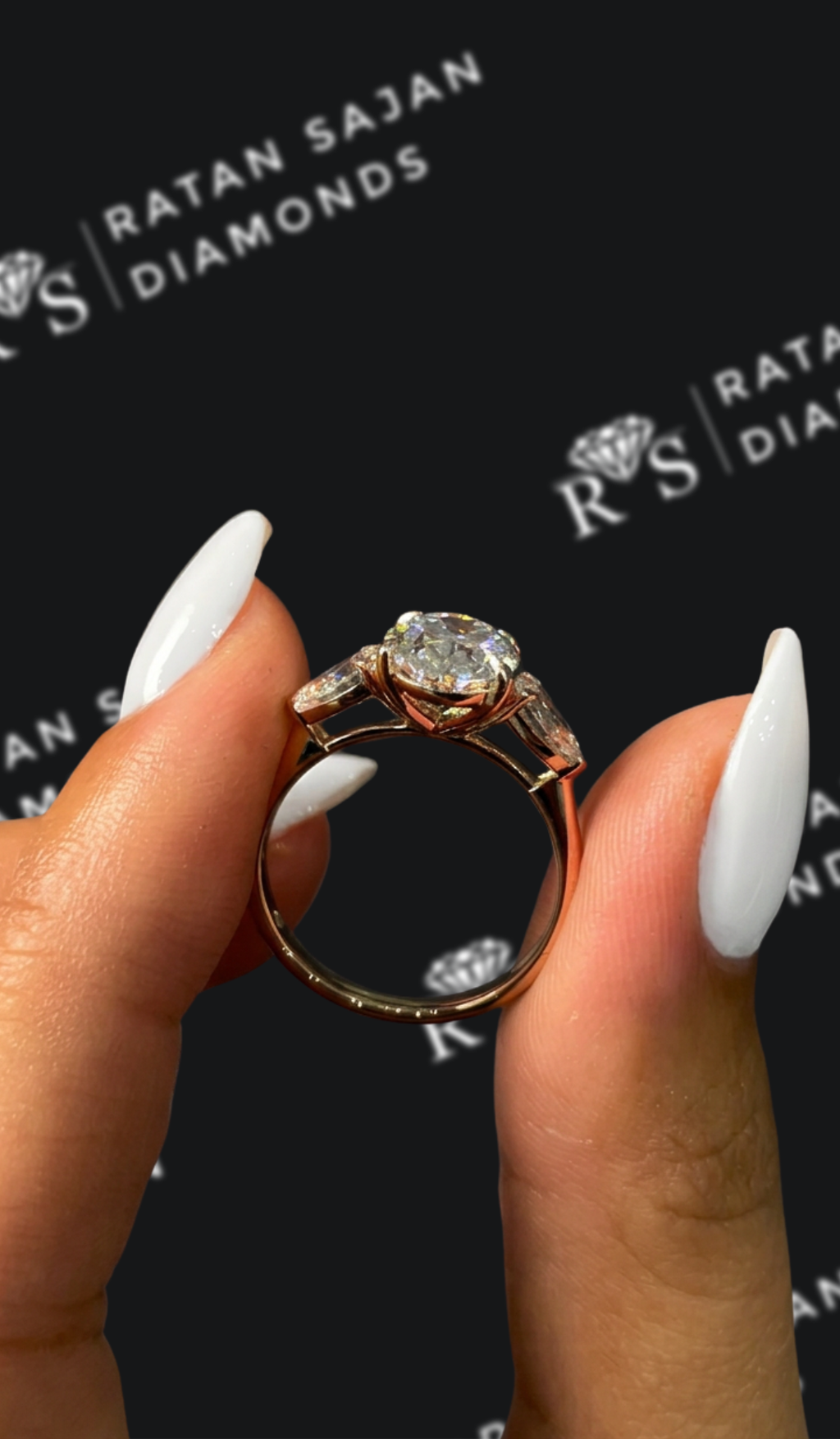 Natural diamond engagement ring by Ratan Sajan Diamonds Dubai