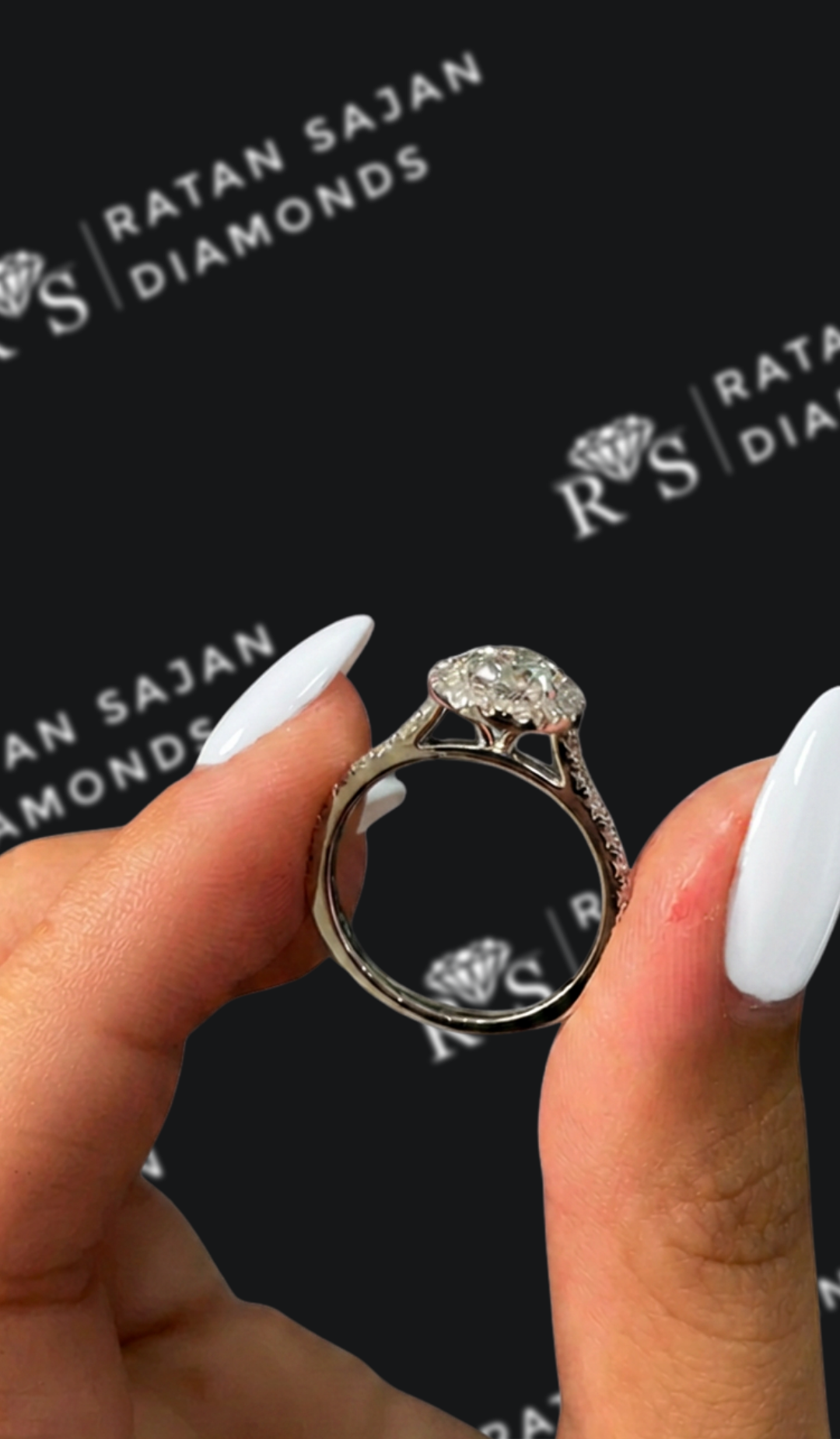 1 carat pear shaped natural diamond engagement ring by Ratan Sajan Diamonds Dubai