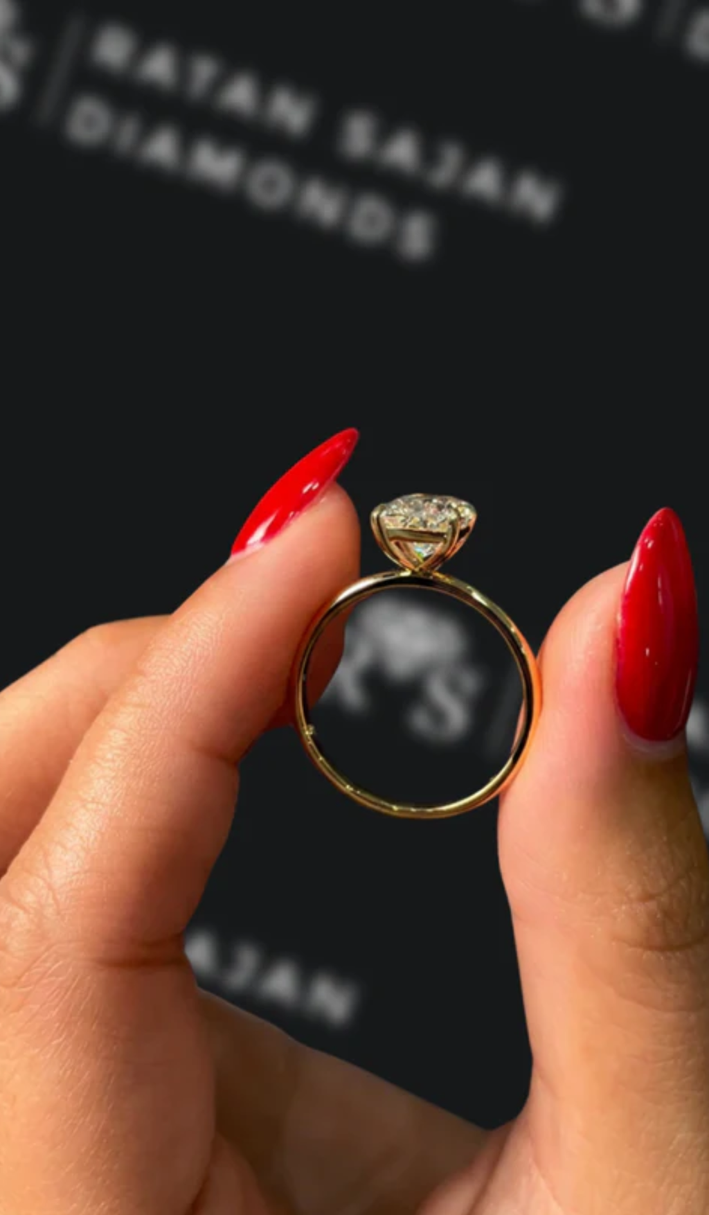 Natural diamond engagement ring by Ratan Sajan Diamonds Dubai