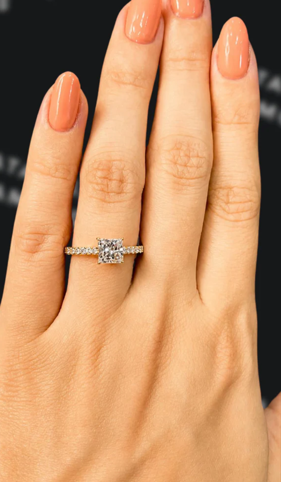 Natural diamond engagement ring by Ratan Sajan Diamonds Dubai