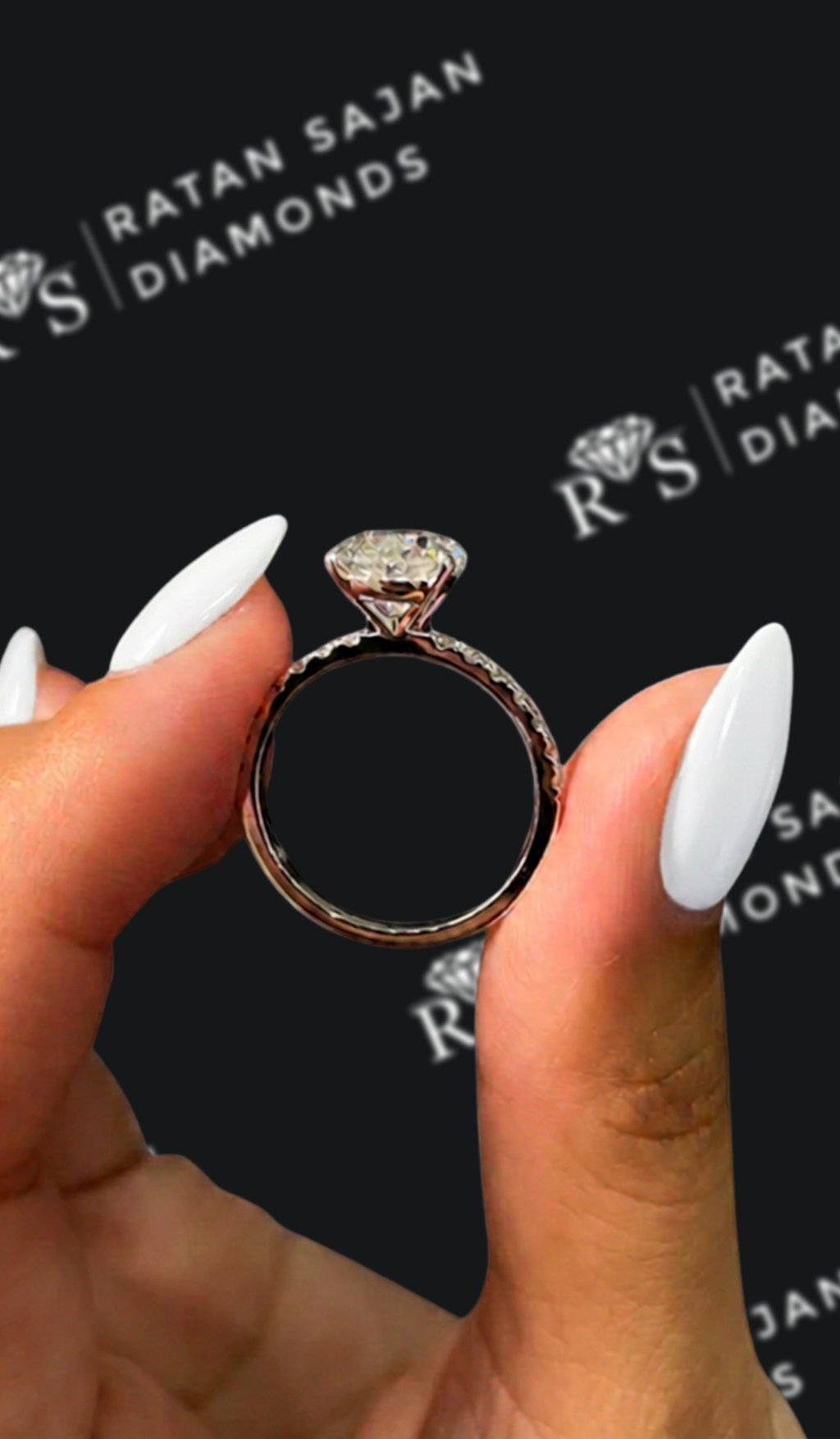 2.5 carat pear shaped natural diamond engagement ring by Ratan Sajan Diamonds Dubai
