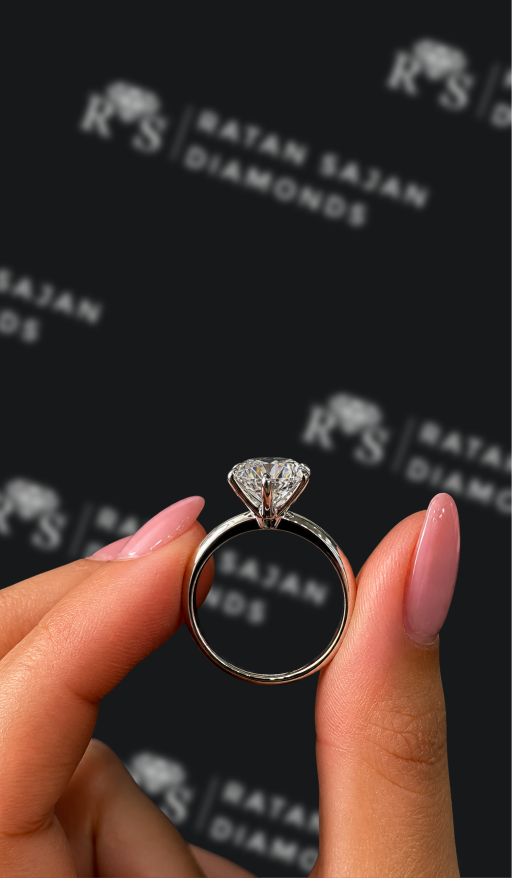 2 carat round brilliant natural diamond engagement ring by Ratan Sajan Diamonds Dubai