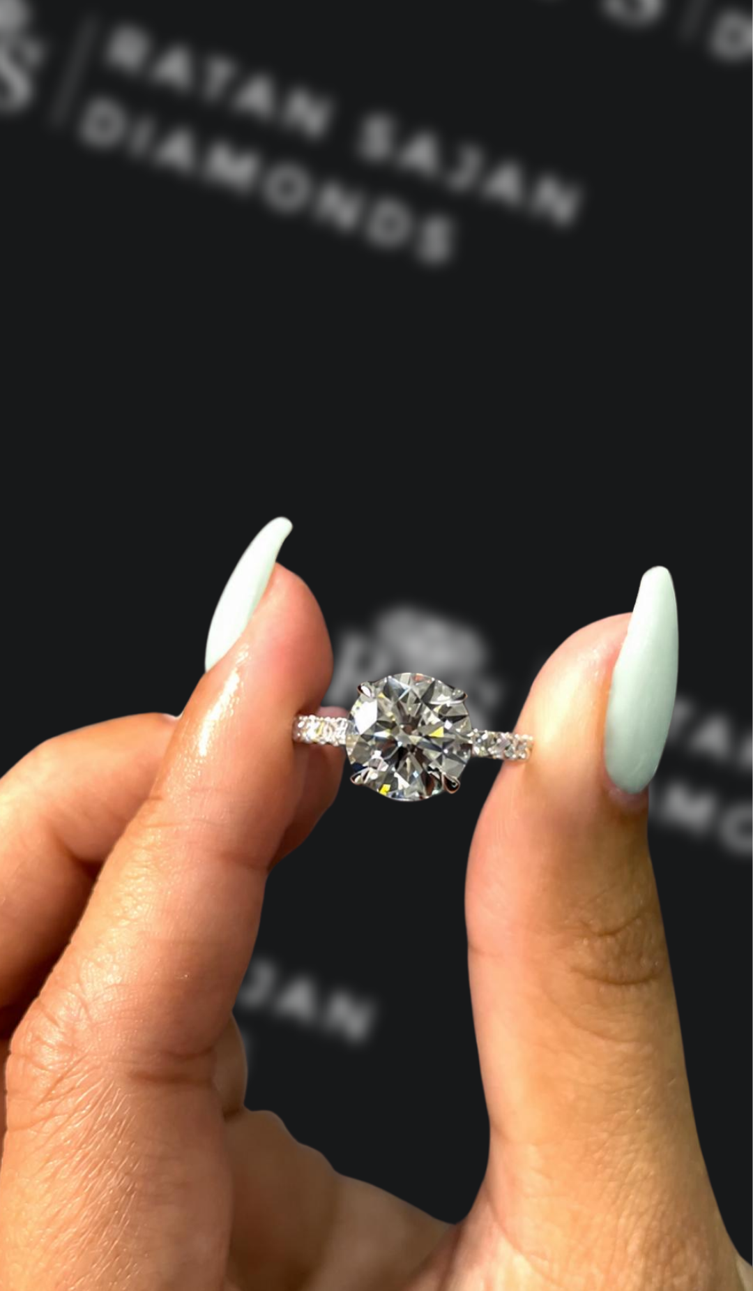 2.5 carat round brilliant natural diamond engagement ring by Ratan Sajan Diamonds Dubai