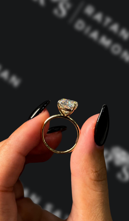 1 carat emerald cut natural diamond engagement ring by Ratan Sajan Diamonds Dubai