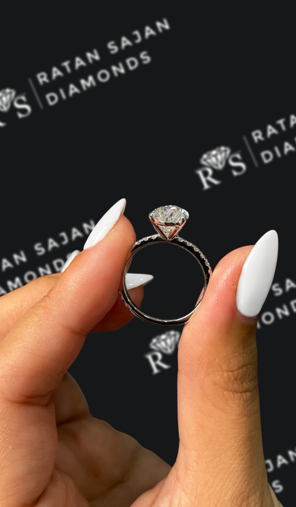 2 carat pear shaped natural diamond engagement ring by Ratan Sajan Diamonds Dubai