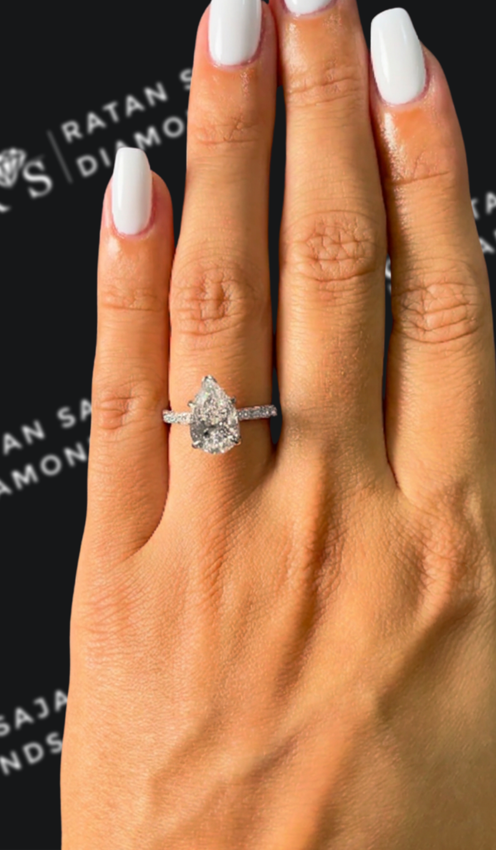 2 carat pear shaped natural diamond engagement ring by Ratan Sajan Diamonds Dubai