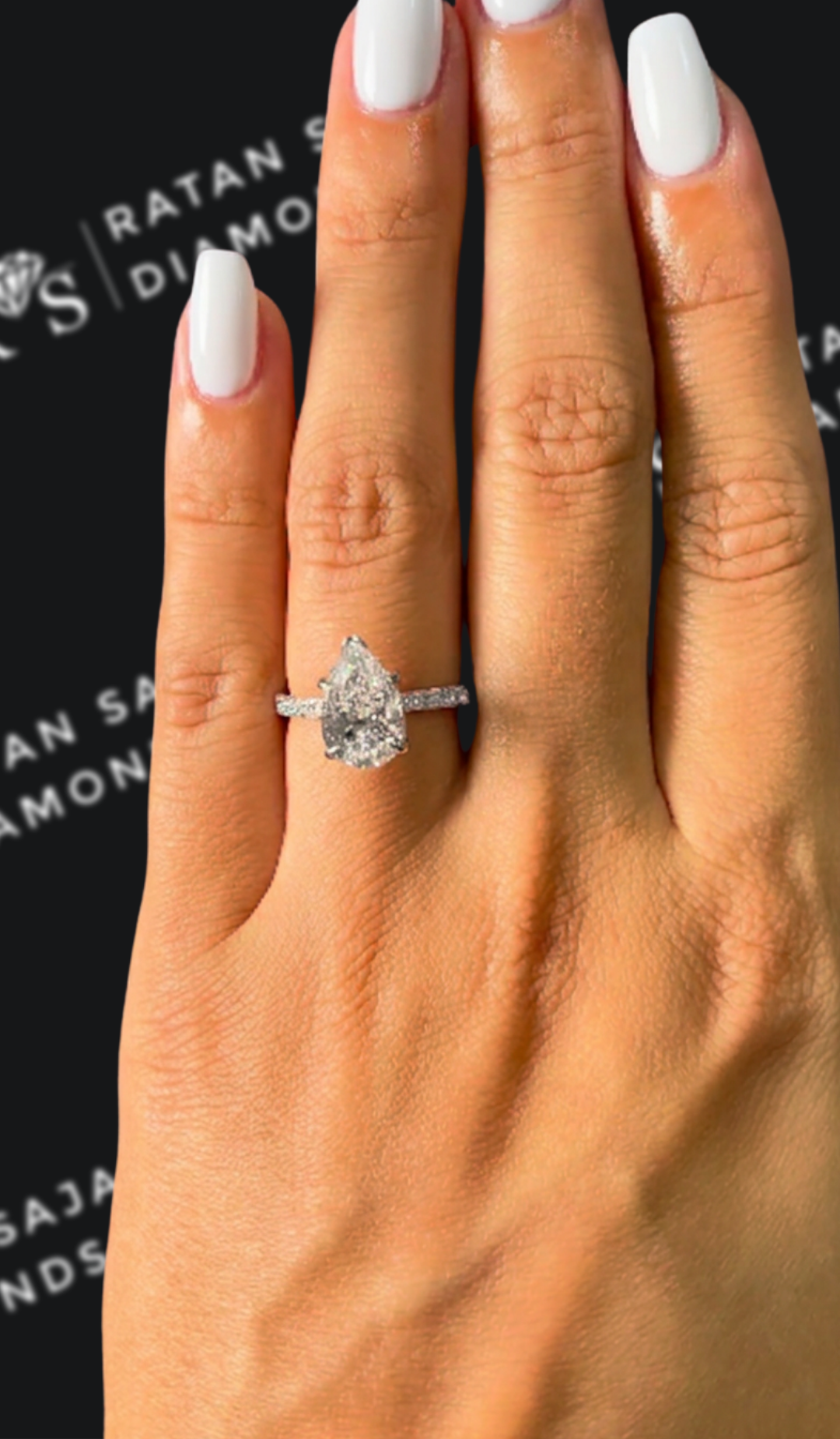 2 carat pear shaped natural diamond engagement ring by Ratan Sajan Diamonds Dubai