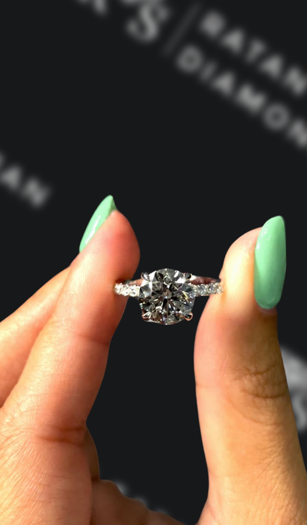 2 carat round brilliant natural diamond engagement ring by Ratan Sajan Diamonds Dubai