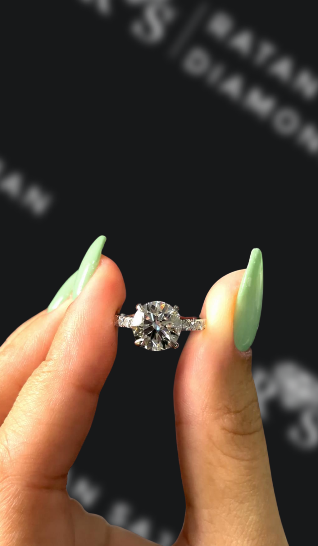 1.5 carat round brilliant natural diamond engagement ring by Ratan Sajan Diamonds Dubai