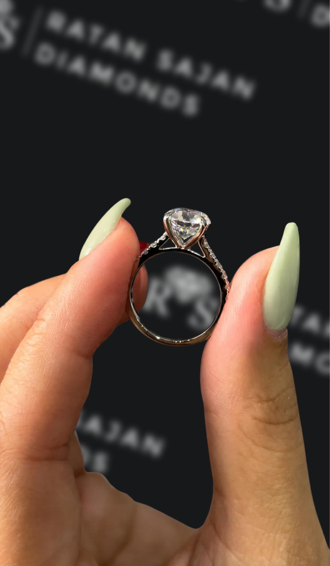 1.5 carat round brilliant natural diamond engagement ring by Ratan Sajan Diamonds Dubai