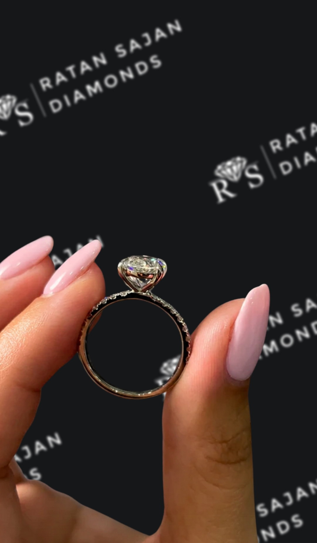 2 carat oval natural diamond engagement ring by Ratan Sajan Diamonds Dubai