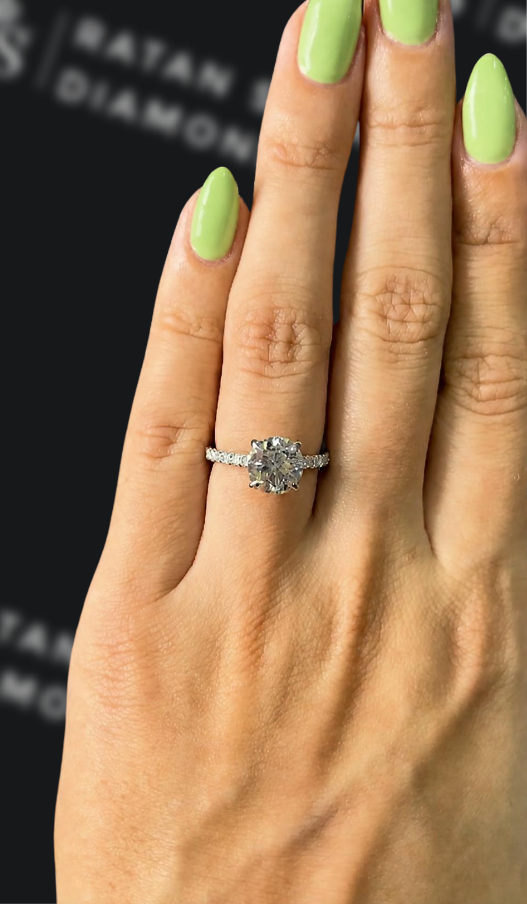 1.5 carat round brilliant natural diamond engagement ring by Ratan Sajan Diamonds Dubai
