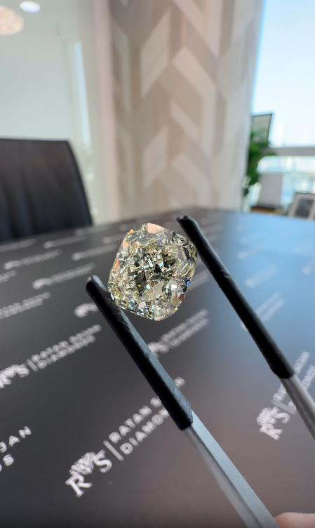 4.03 Carat – Cushion Shape – Natural Diamond
