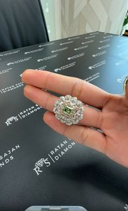 2.06 Carat Fancy VS2 Yellowish Green Diamond with 3.42 Carat Side Pink Diamonds – Radiant Shape - Natural Diamond - HRD Certified
