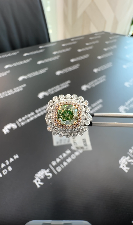 1.51 Carat Fancy VS2 Green Diamond with 0.86 Carat Side Pink Diamonds – Cushion Shape - Natural Diamond - HRD Certified