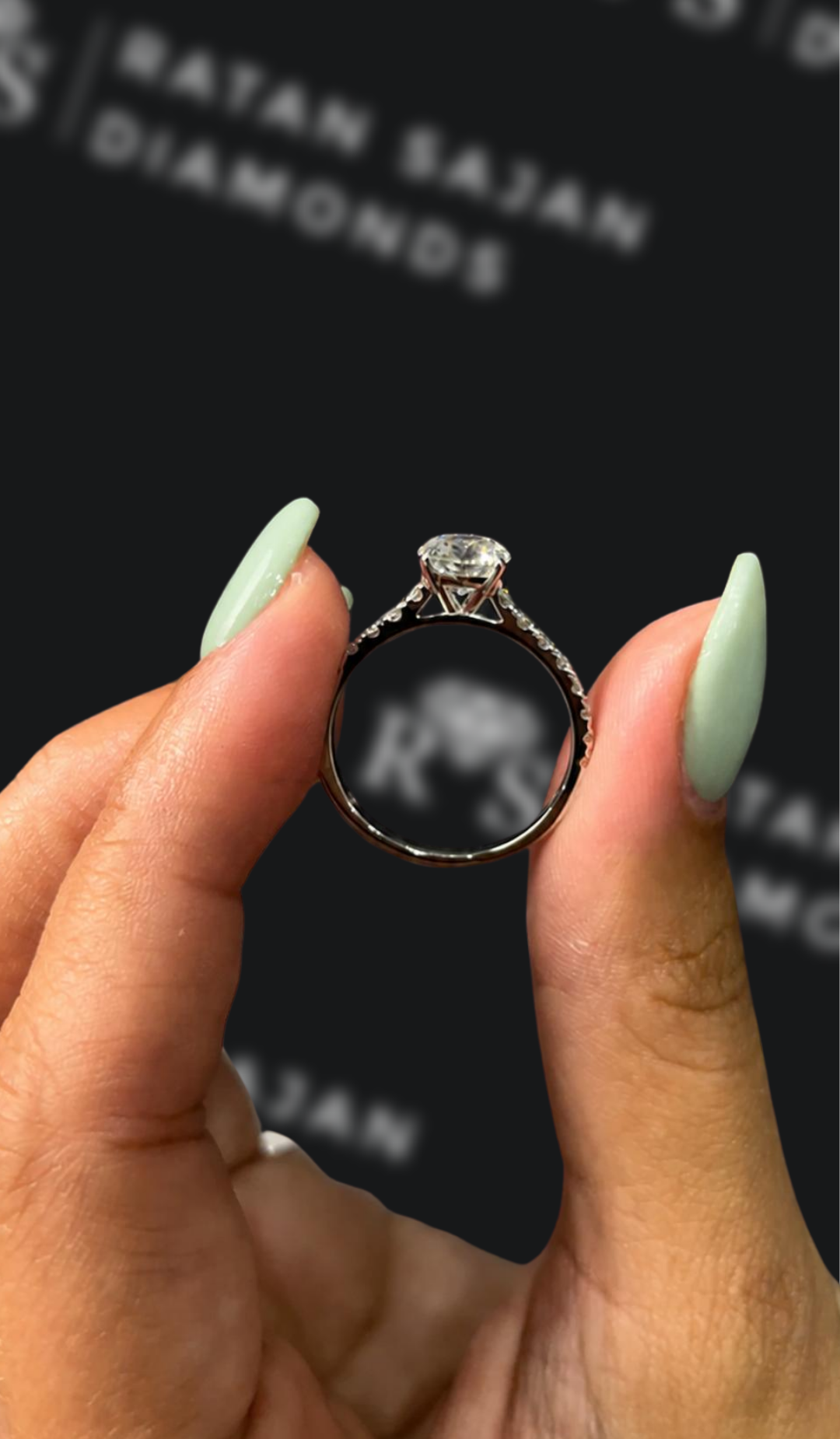 1 carat round brilliant natural diamond engagement ring by Ratan Sajan Diamonds Dubai