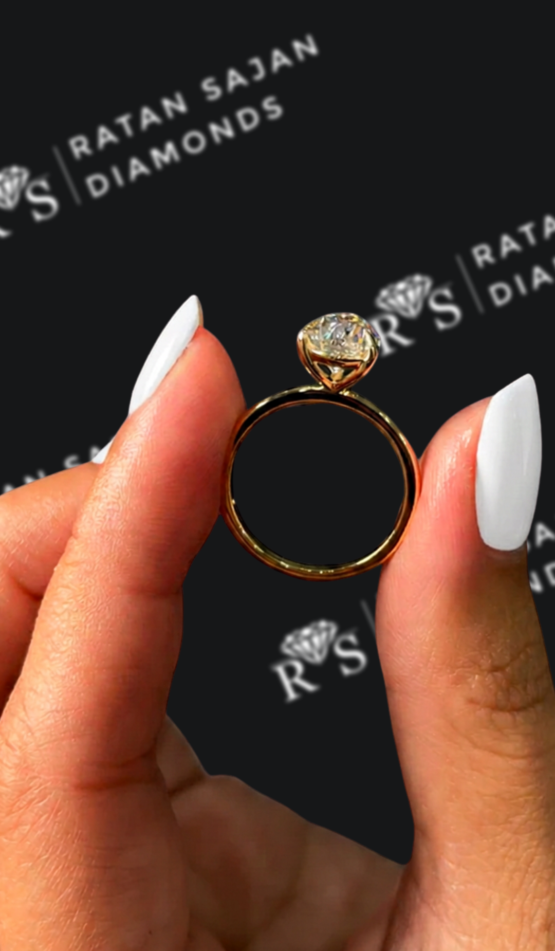 2 carat pear shaped natural diamond engagement ring by Ratan Sajan Diamonds Dubai