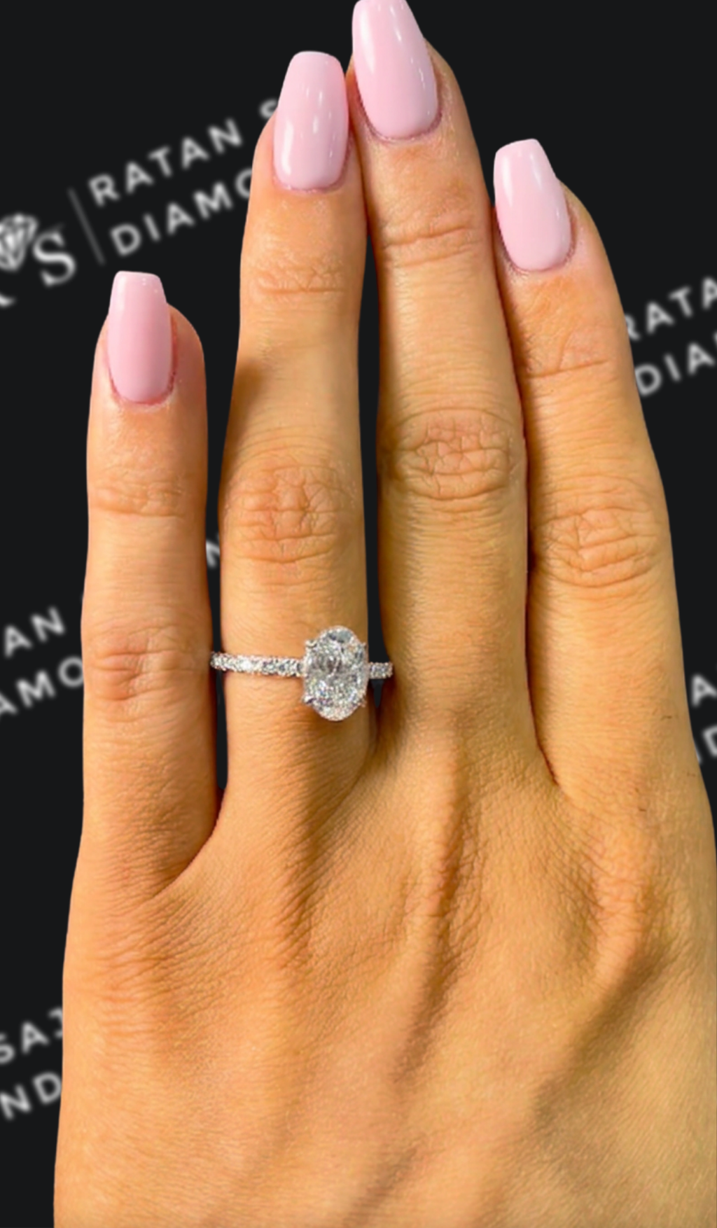 1.5 carat oval natural diamond engagement ring by Ratan Sajan Diamonds Dubai