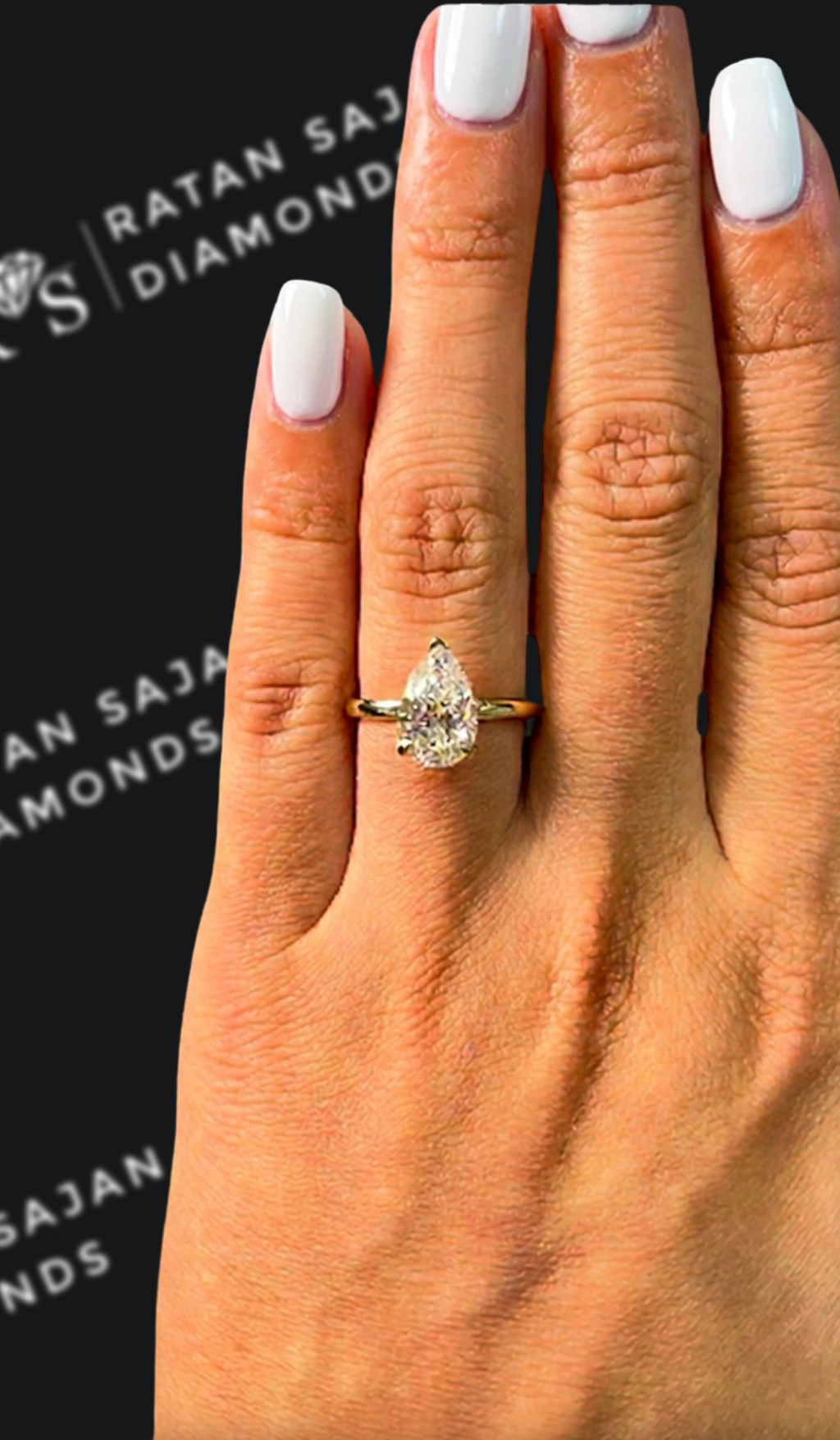 2 carat pear shaped natural diamond engagement ring by Ratan Sajan Diamonds Dubai