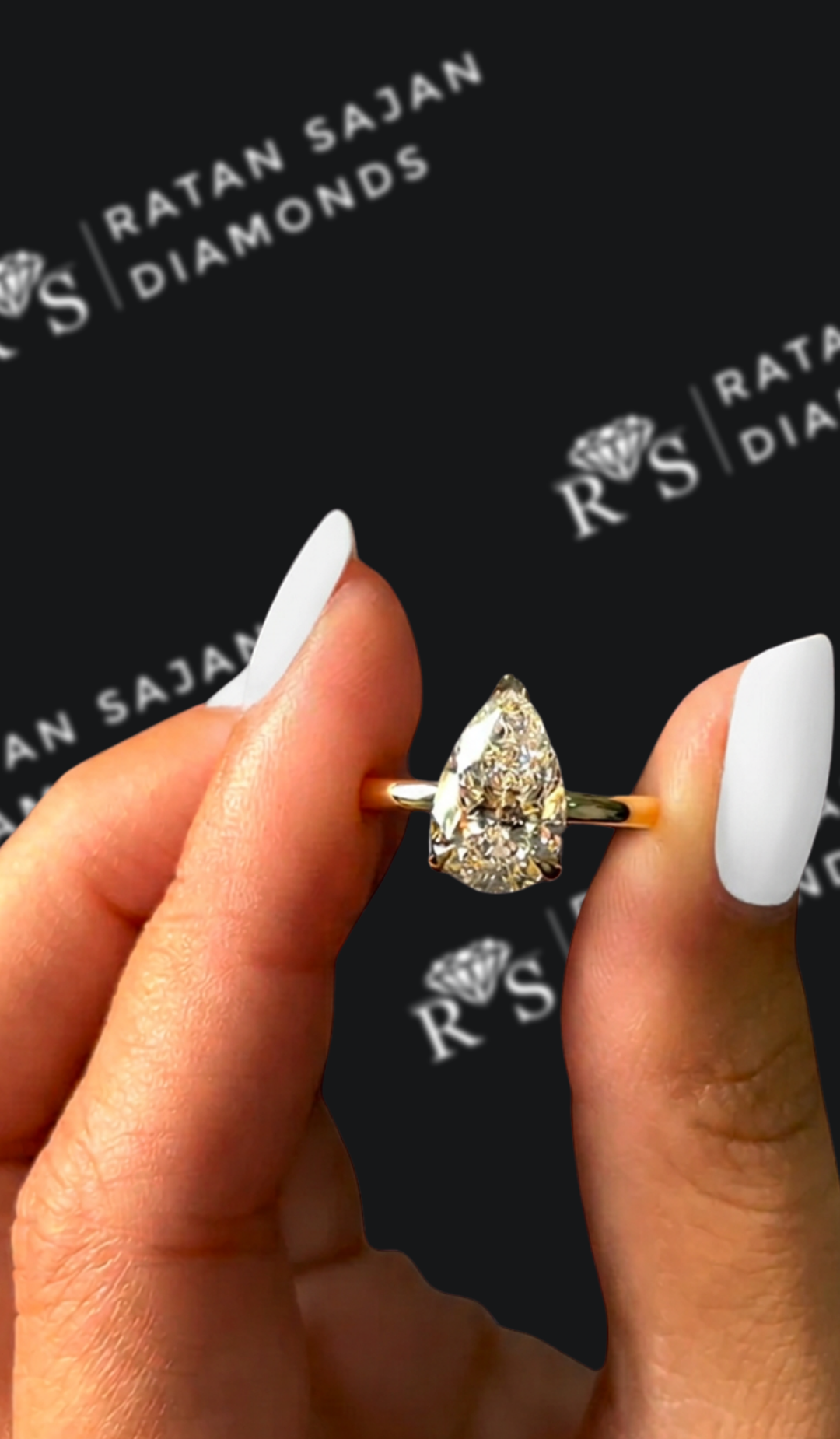 2 carat pear shaped natural diamond engagement ring by Ratan Sajan Diamonds Dubai