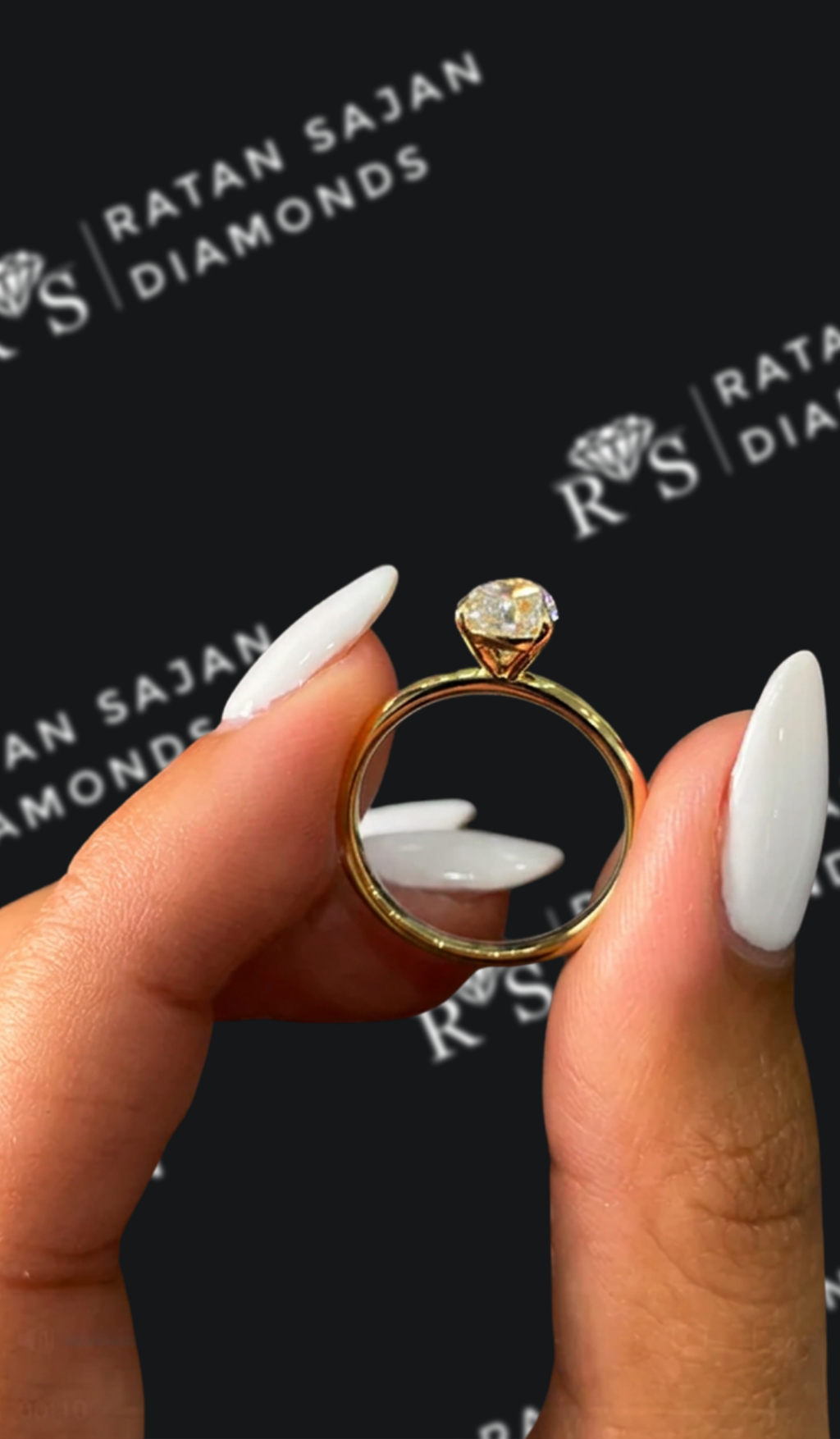 1 carat pear shaped natural diamond engagement ring by Ratan Sajan Diamonds Dubai