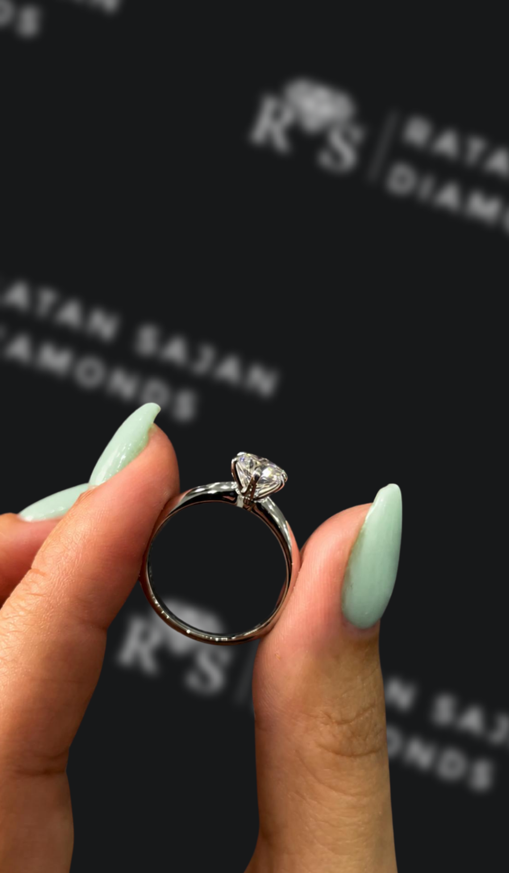 1 carat round brilliant natural diamond engagement ring by Ratan Sajan Diamonds Dubai