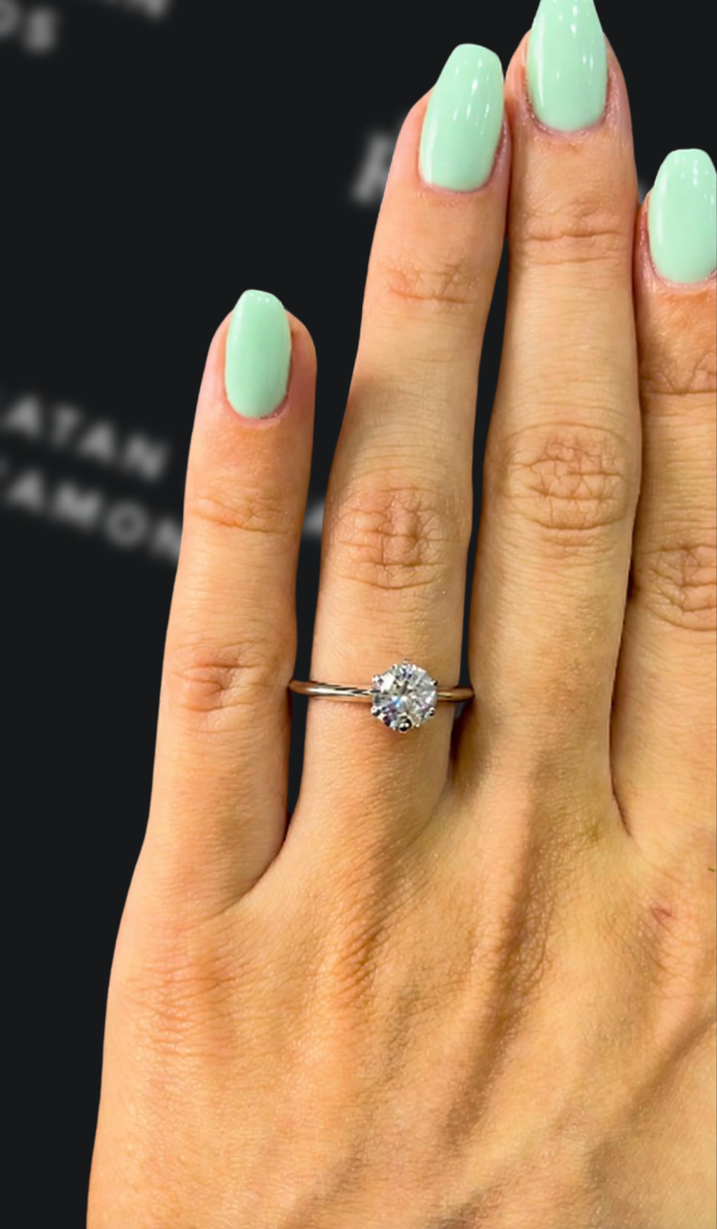 1 carat round brilliant natural diamond engagement ring by Ratan Sajan Diamonds Dubai