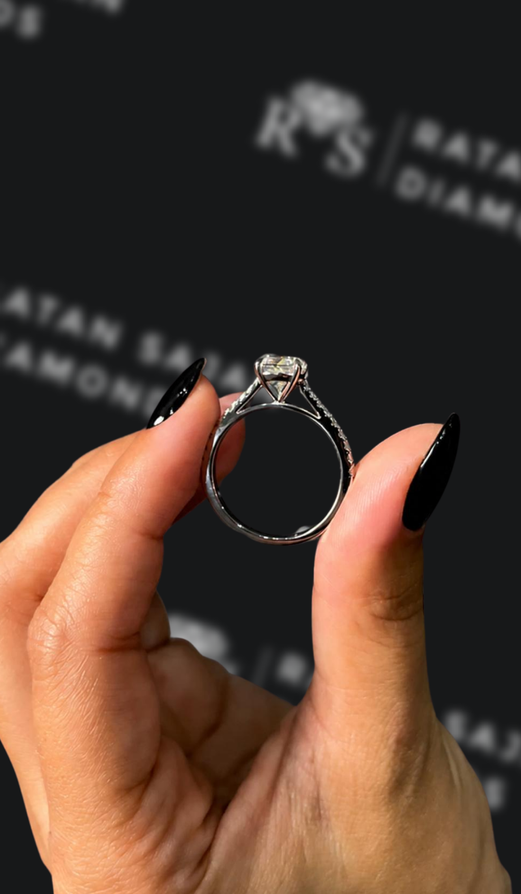 1.5 carat pear shaped natural diamond engagement ring by Ratan Sajan Diamonds Dubai