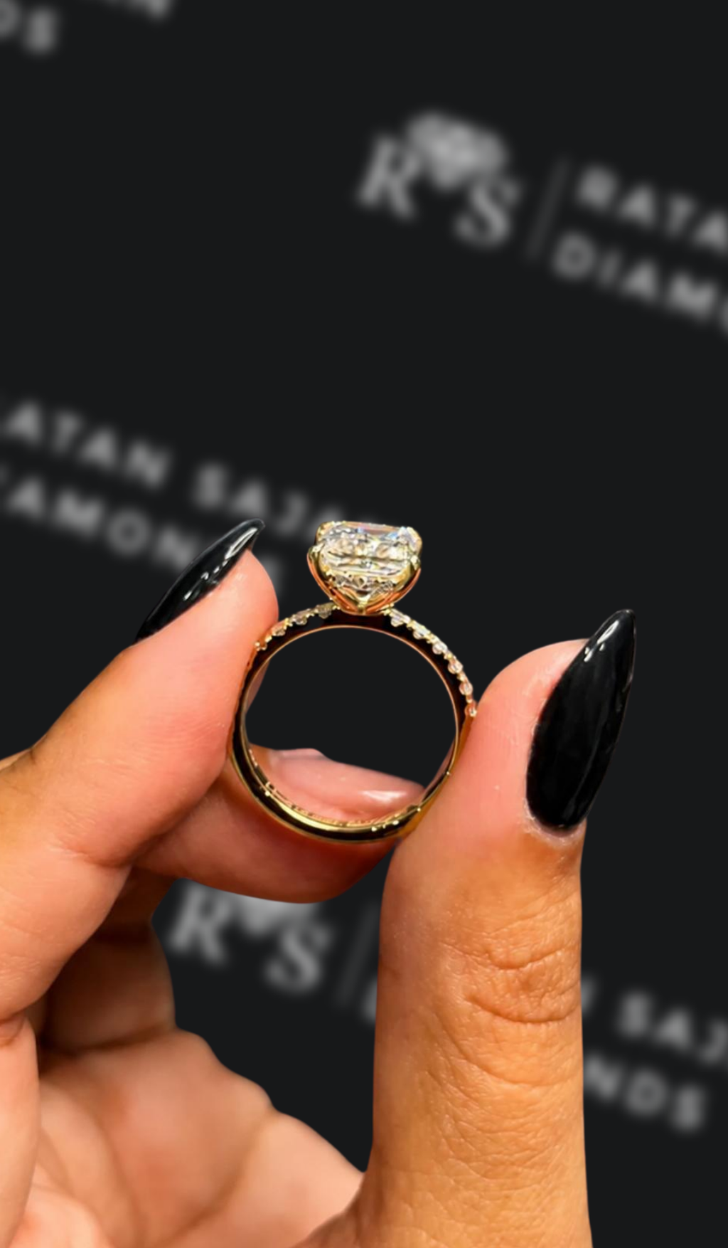 2 carat princess cut natural diamond engagement ring by Ratan Sajan Diamonds Dubai