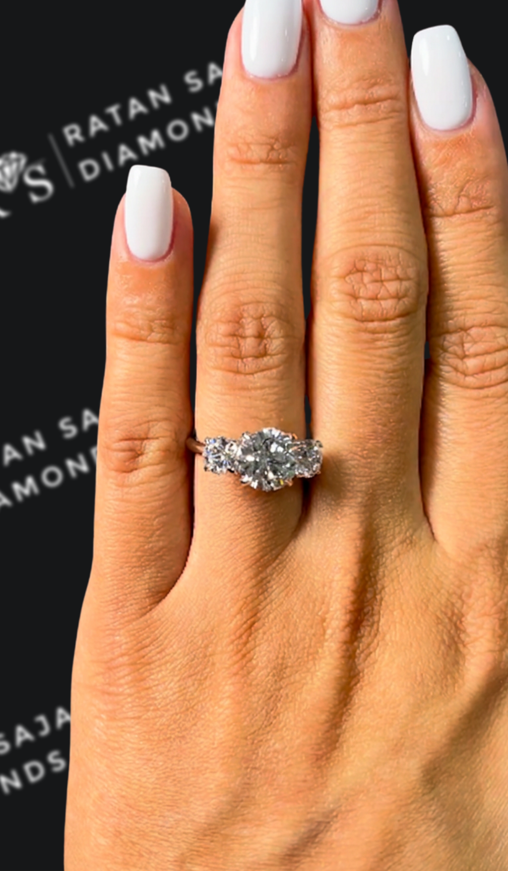 2 carat round brilliant natural diamond engagement ring by Ratan Sajan Diamonds Dubai