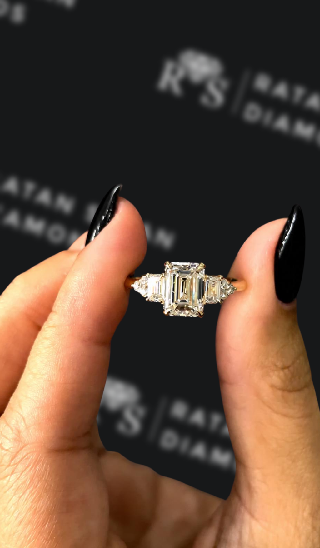 1.5 carat pear shaped natural diamond engagement ring by Ratan Sajan Diamonds Dubai