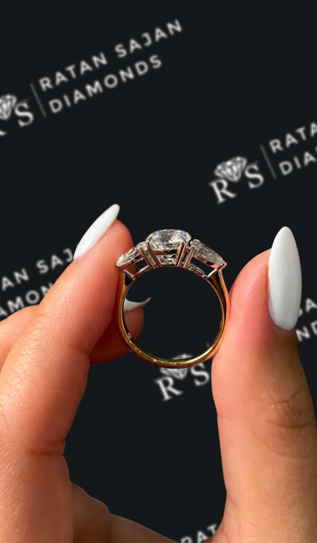 1.5 carat round brilliant natural diamond engagement ring by Ratan Sajan Diamonds Dubai