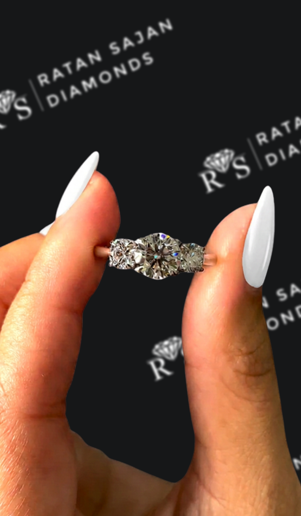 1 carat round brilliant natural diamond engagement ring by Ratan Sajan Diamonds Dubai