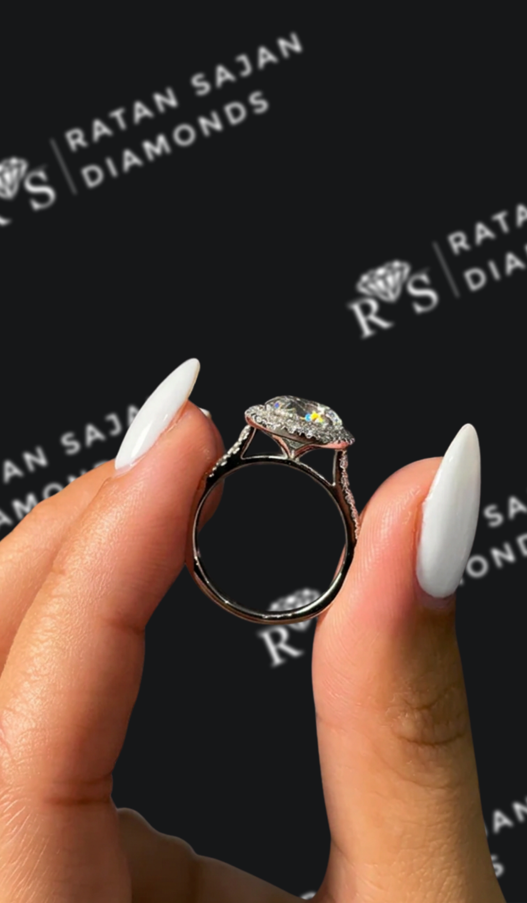 2 carat round brilliant natural diamond engagement ring by Ratan Sajan Diamonds Dubai