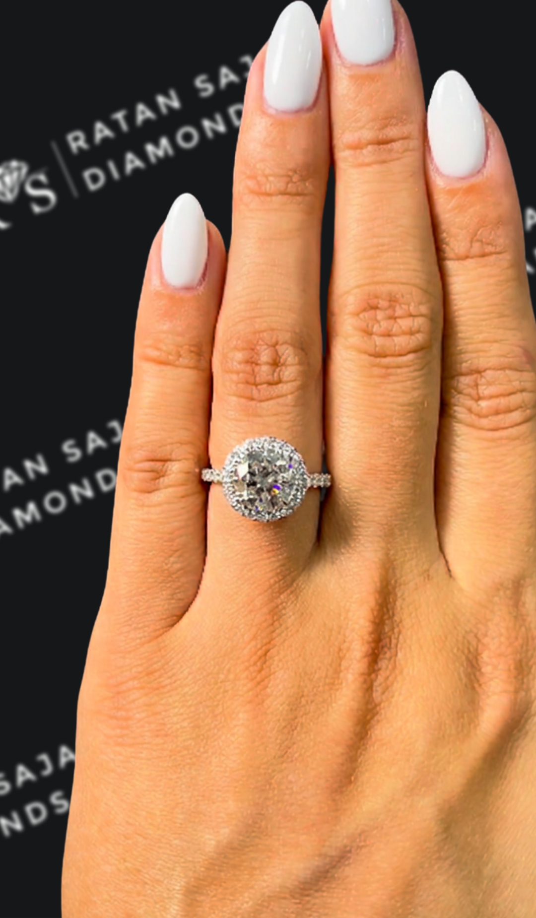 2 carat round brilliant natural diamond engagement ring by Ratan Sajan Diamonds Dubai