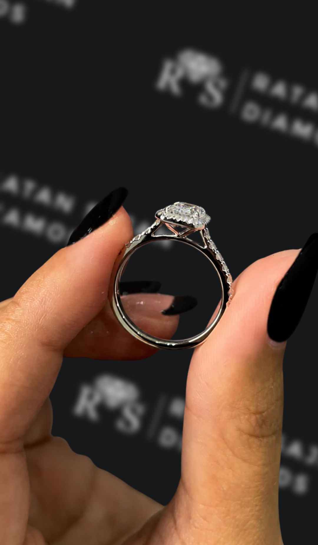 2 carat pear shaped natural diamond engagement ring by Ratan Sajan Diamonds Dubai