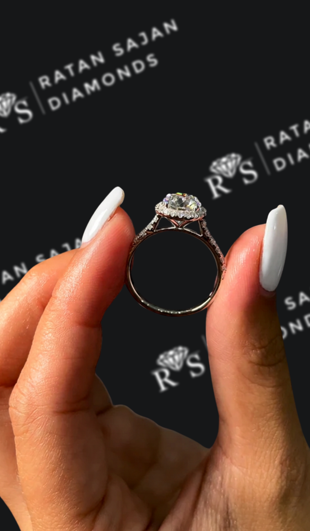 1.5 carat round brilliant natural diamond engagement ring by Ratan Sajan Diamonds Dubai