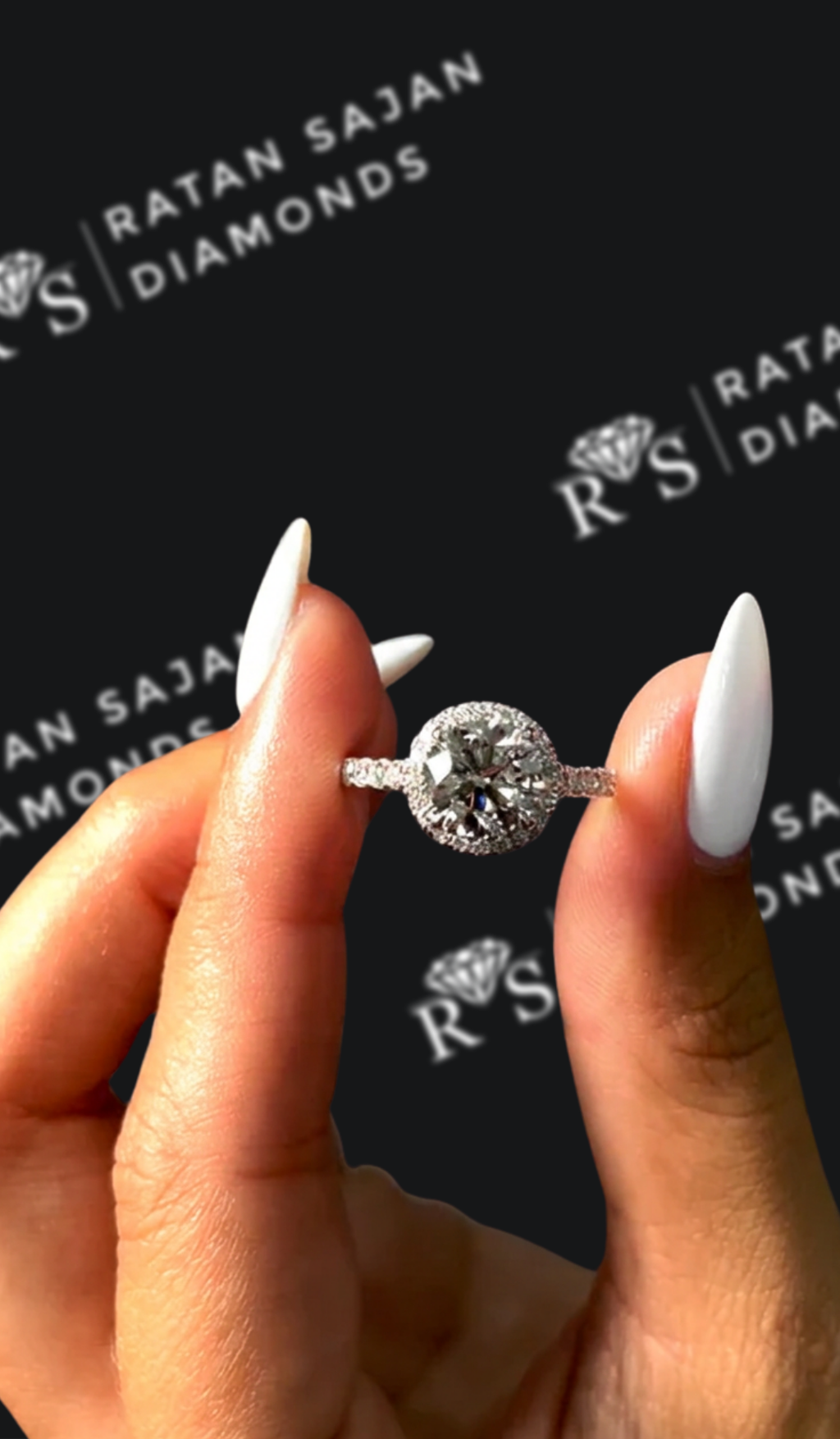 1.5 carat round brilliant natural diamond engagement ring by Ratan Sajan Diamonds Dubai
