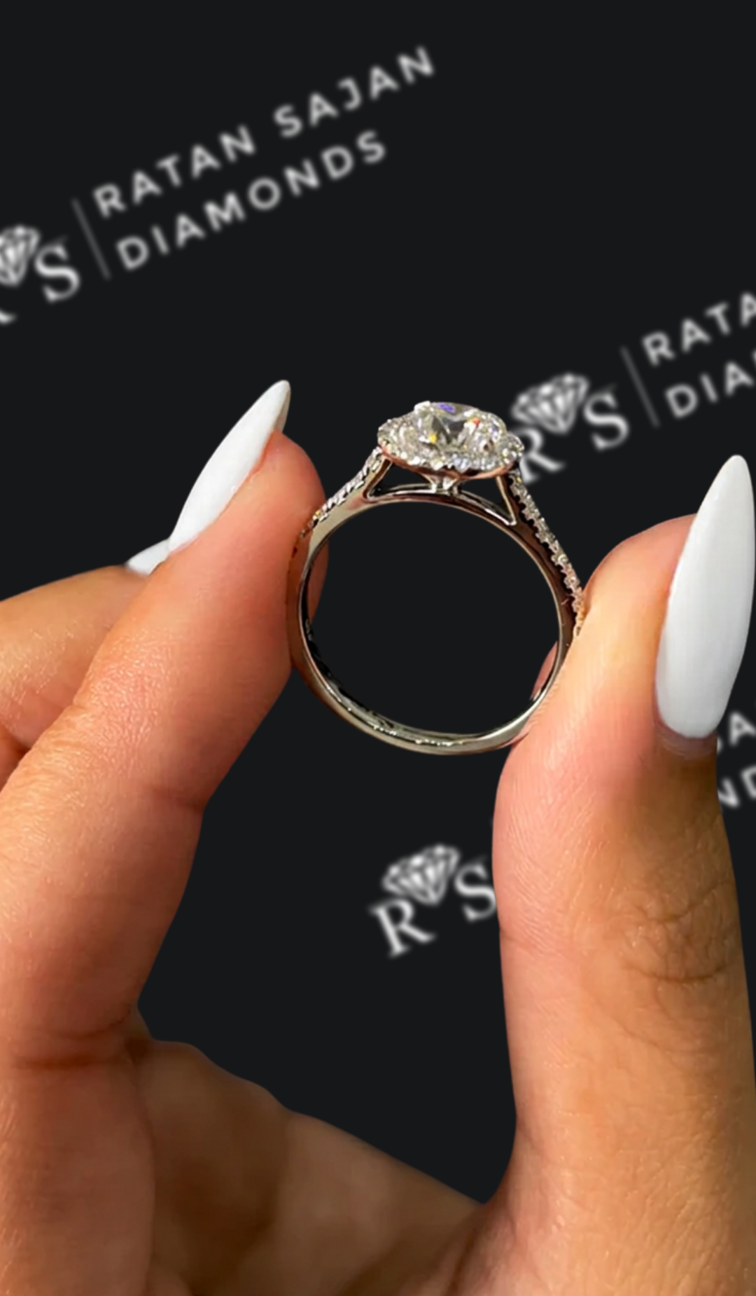 1 carat round brilliant natural diamond engagement ring by Ratan Sajan Diamonds Dubai