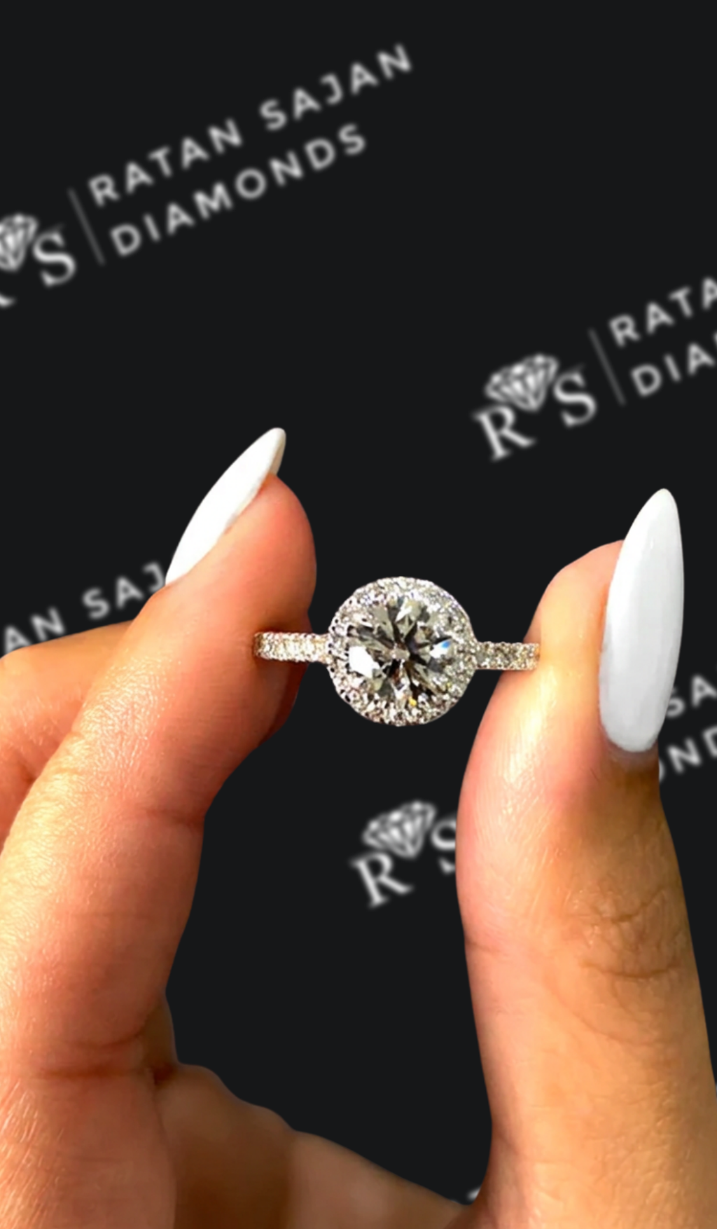 1 carat round brilliant natural diamond engagement ring by Ratan Sajan Diamonds Dubai