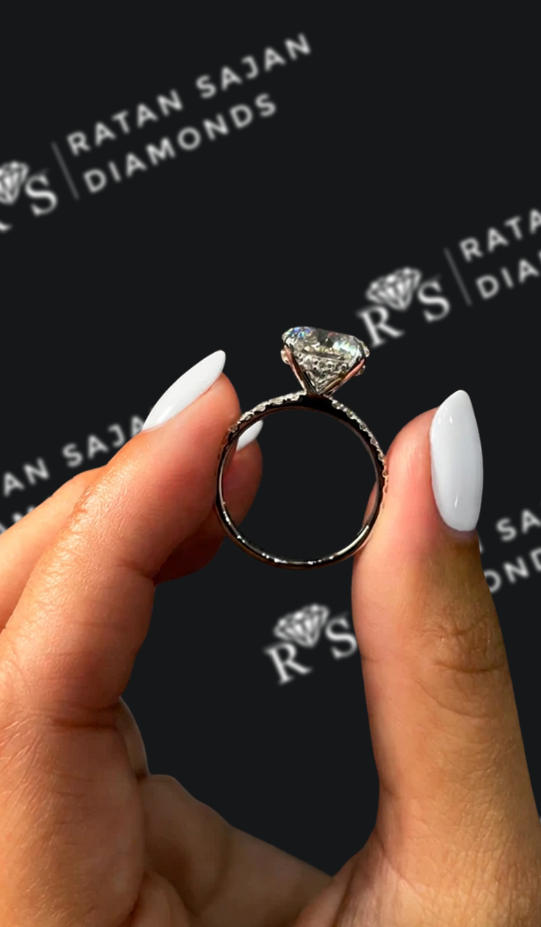 3 carat round brilliant natural diamond engagement ring by Ratan Sajan Diamonds Dubai