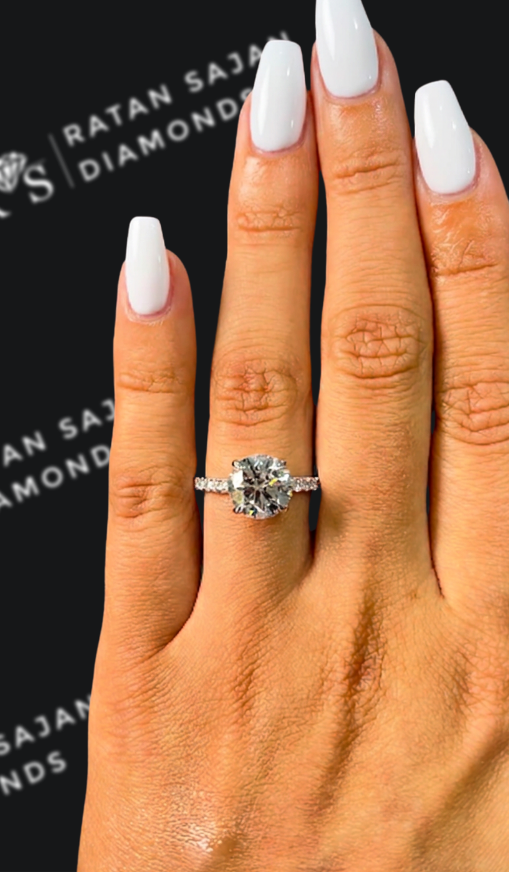 2.5 carat round brilliant natural diamond engagement ring by Ratan Sajan Diamonds Dubai