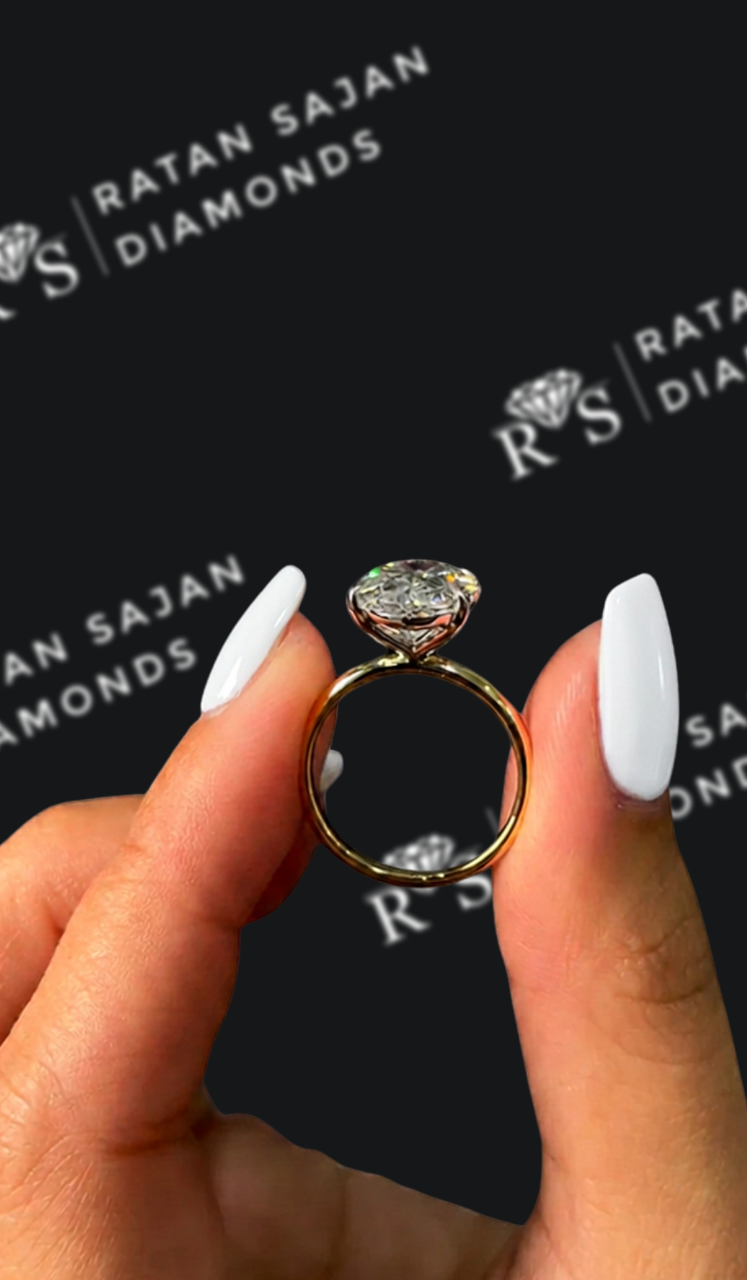 4 carat oval natural diamond engagement ring by Ratan Sajan Diamonds Dubai