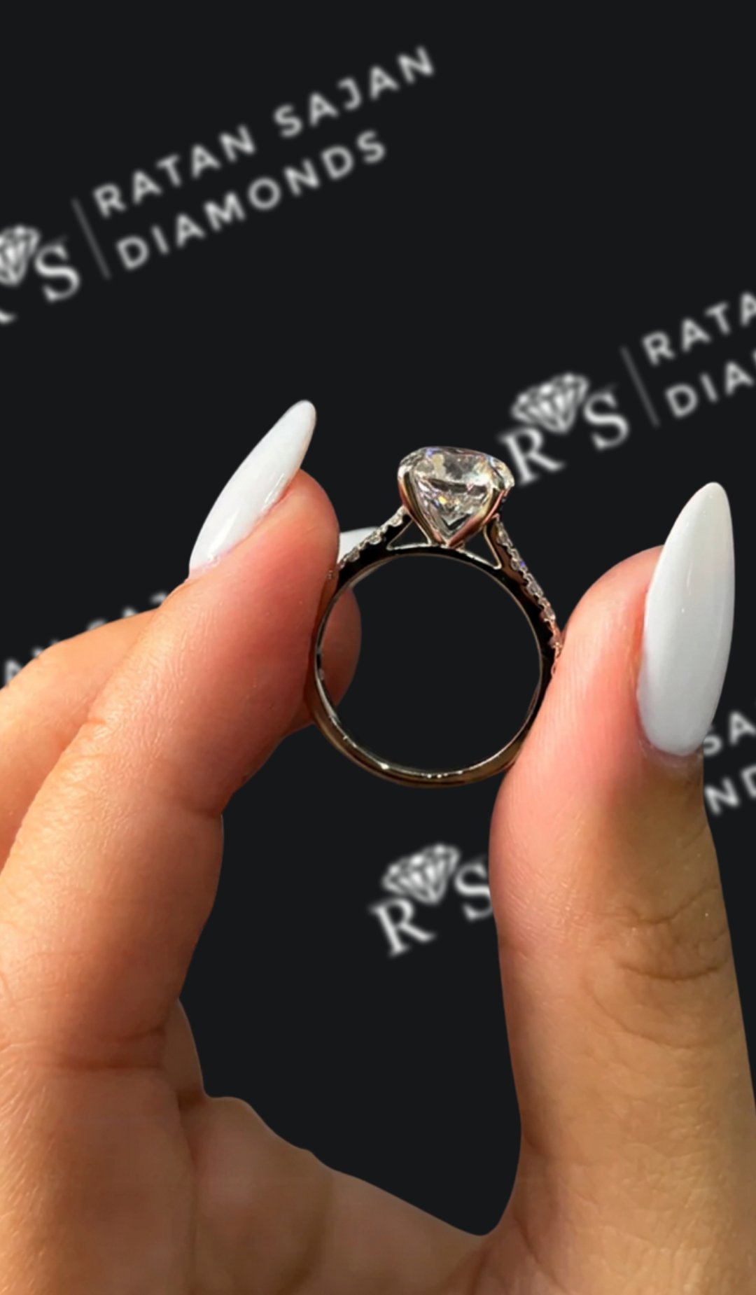1.5 carat round brilliant natural diamond engagement ring by Ratan Sajan Diamonds Dubai