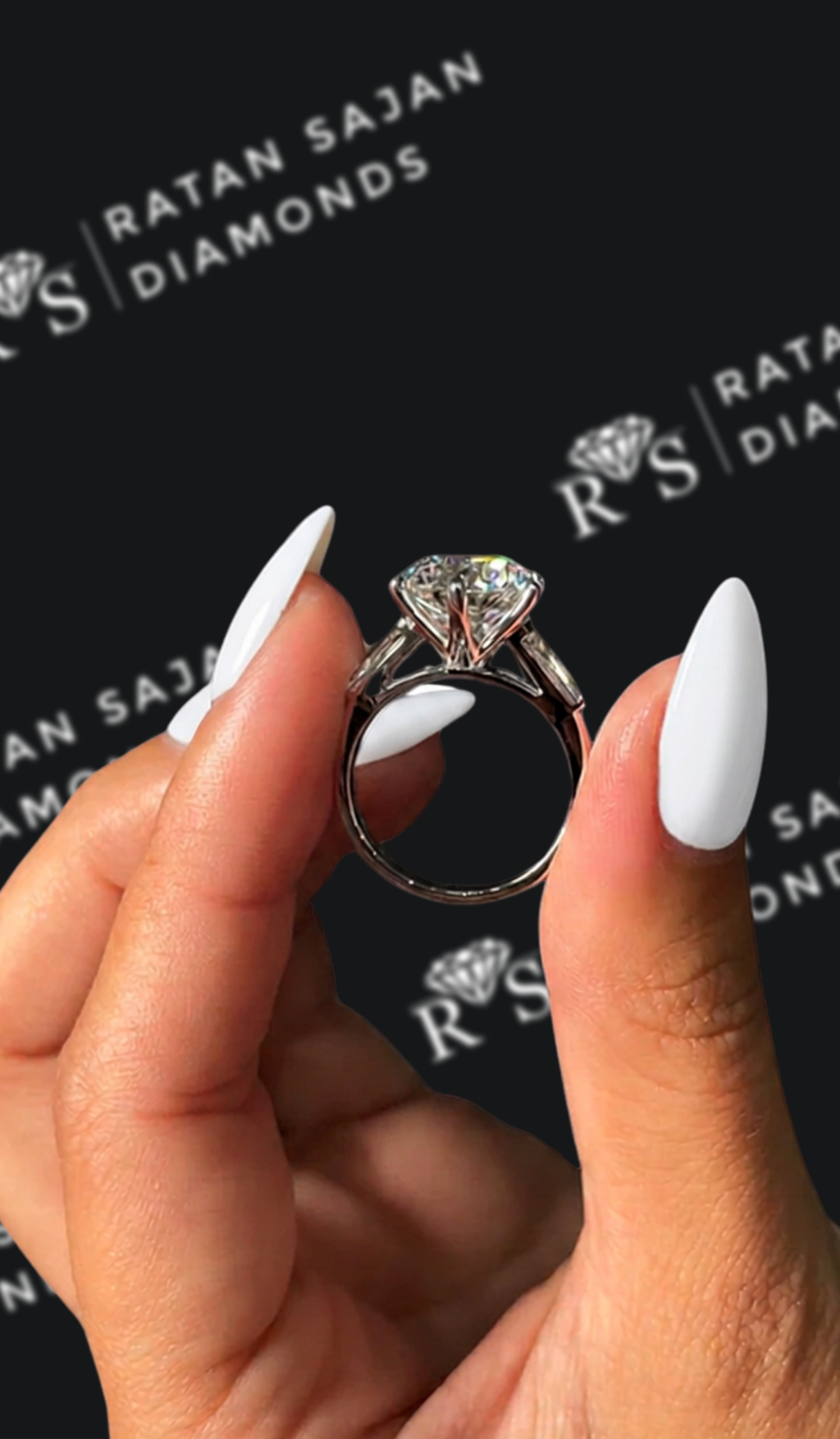 4.5 carat round brilliant natural diamond engagement ring by Ratan Sajan Diamonds Dubai