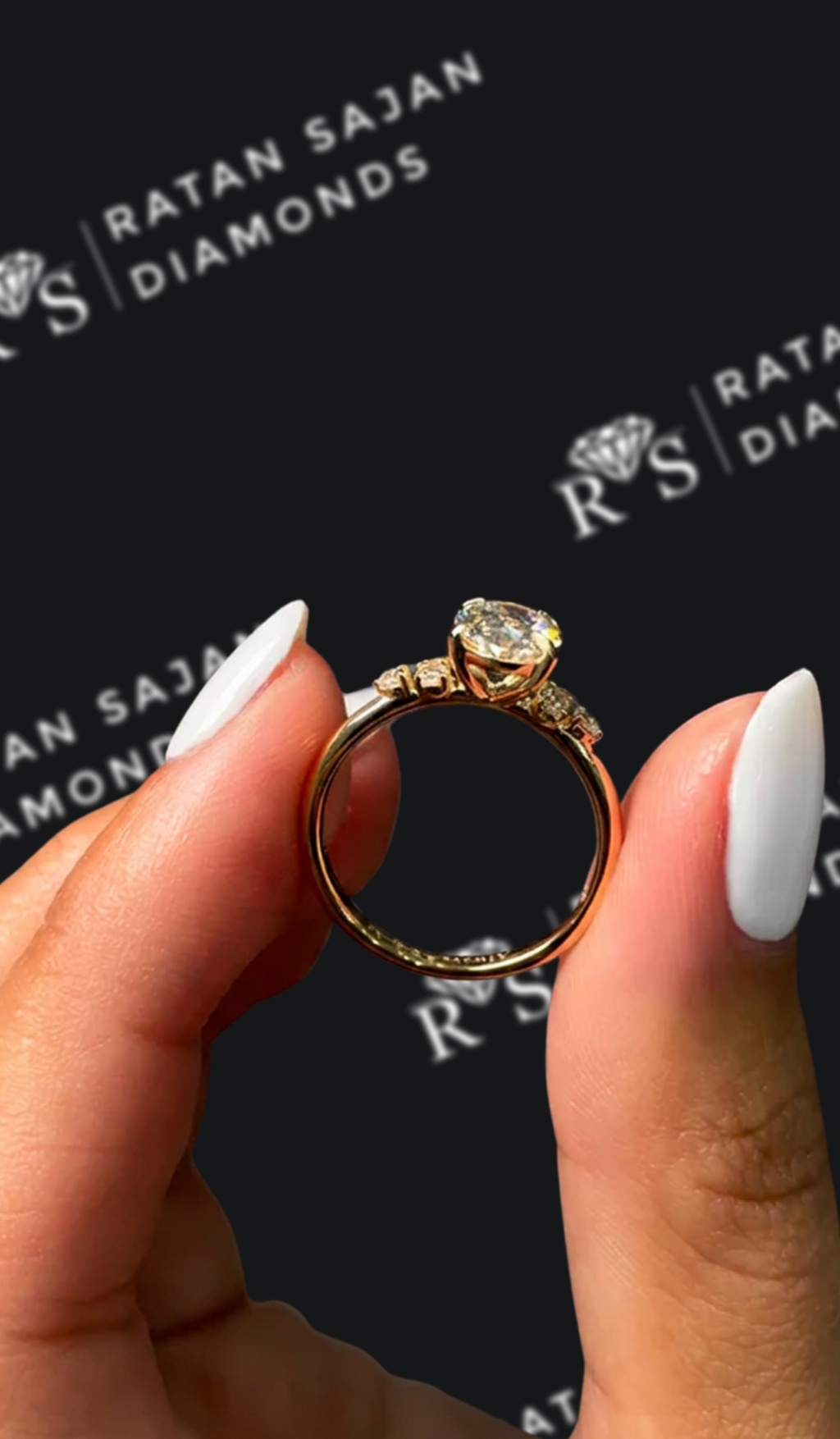 1 carat oval natural diamond engagement ring by Ratan Sajan Diamonds Dubai
