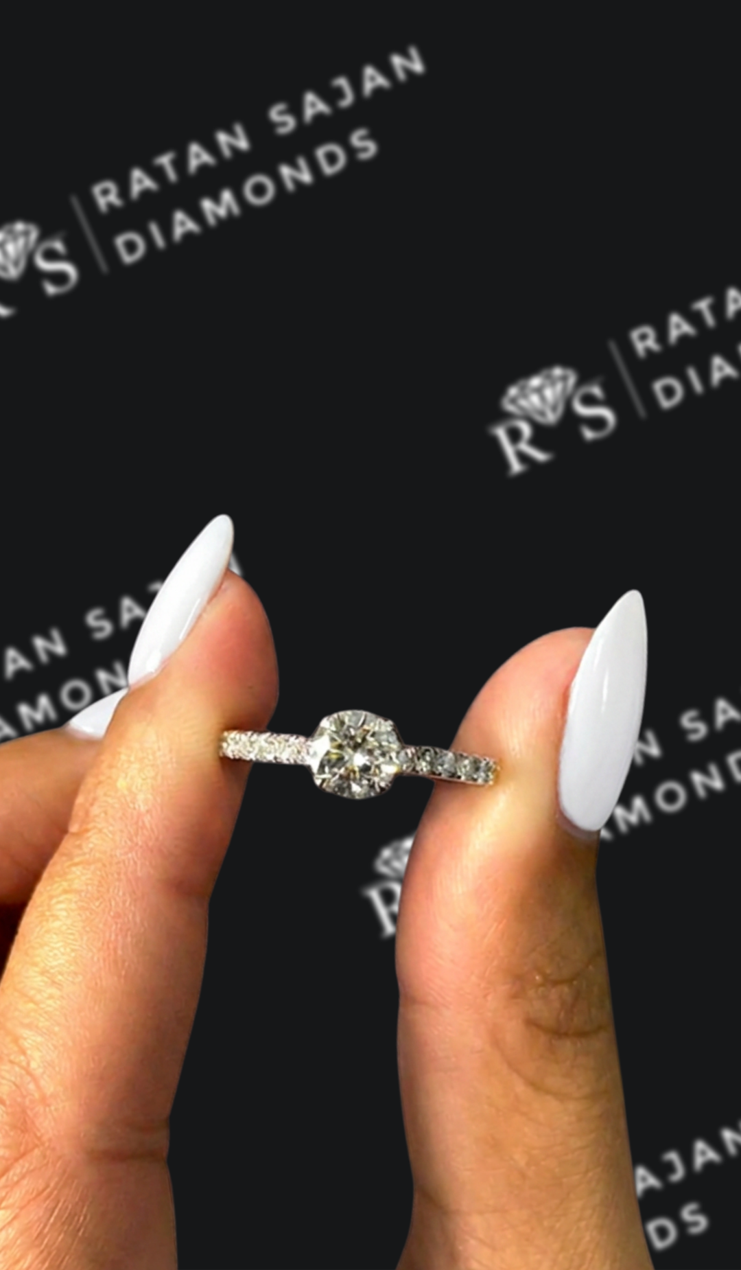 0.5 carat round brilliant natural diamond engagement ring by Ratan Sajan Diamonds Dubai